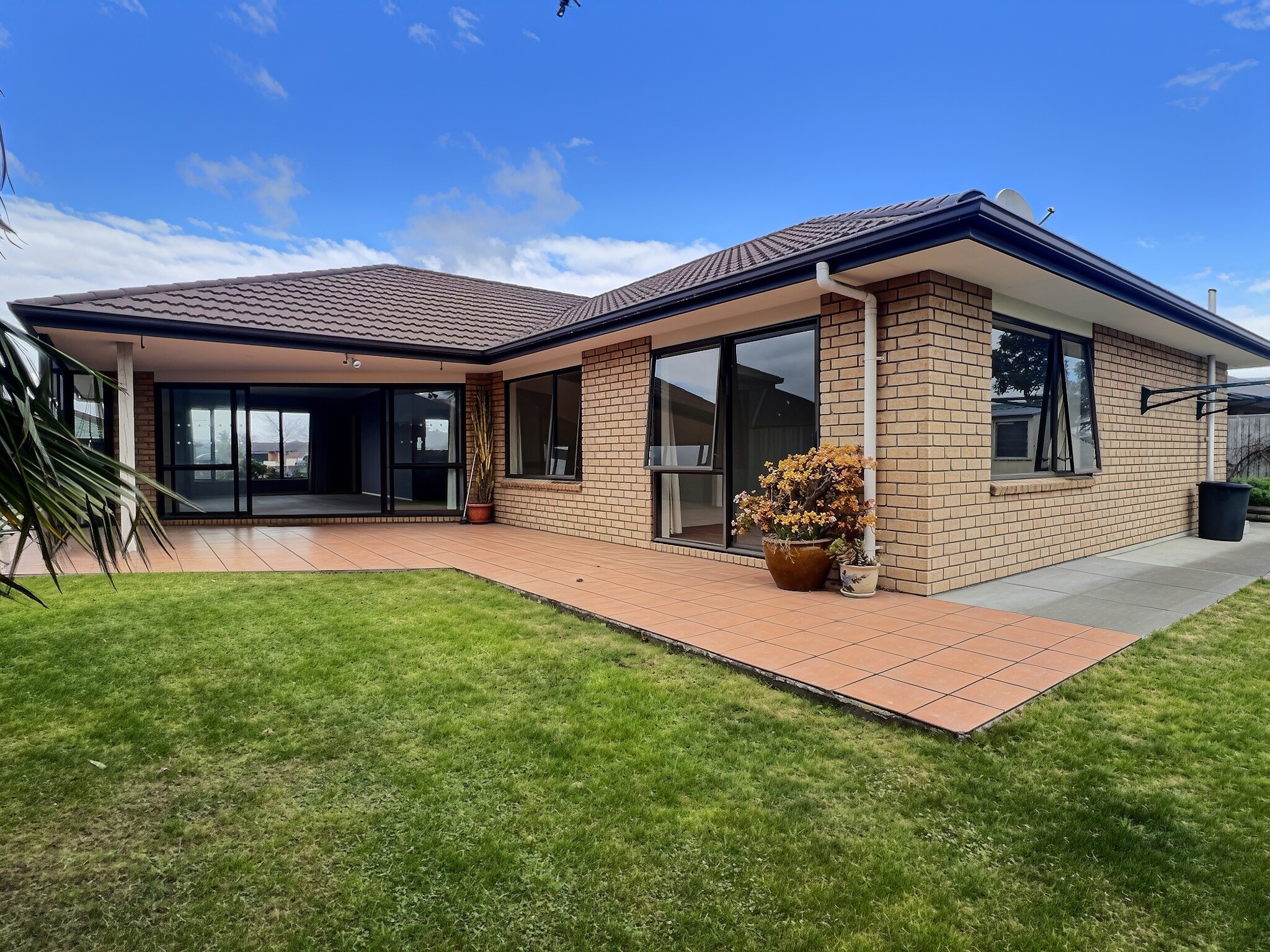 215 Frimley Oaks