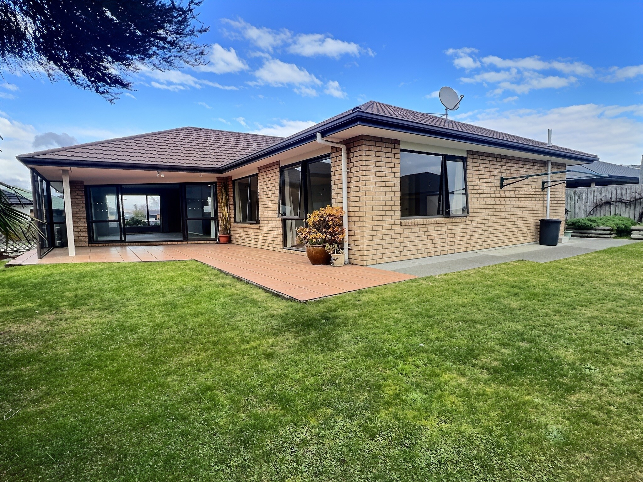 215 Frimley Oaks