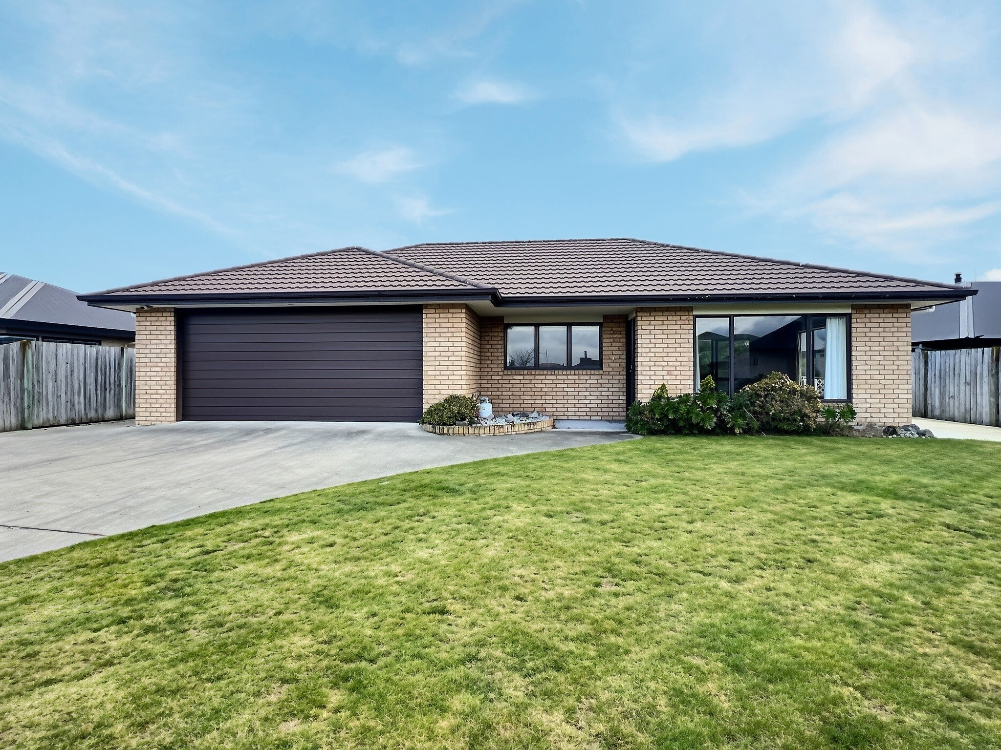 215 Frimley Oaks